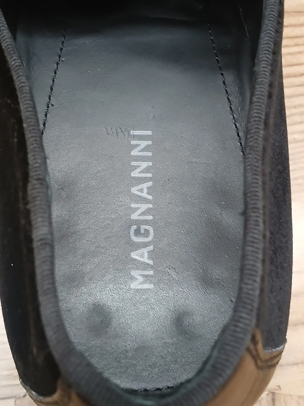Magnanni Men's Velvet Slip-On Loafer -Black